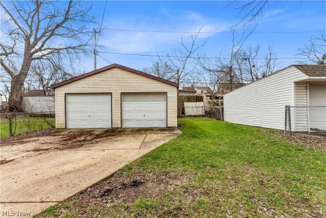 8906 Jeffries Avenue Cleveland OH 44105