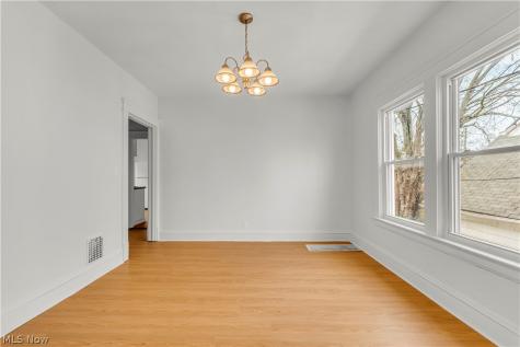 8906 Jeffries Avenue Cleveland OH 44105