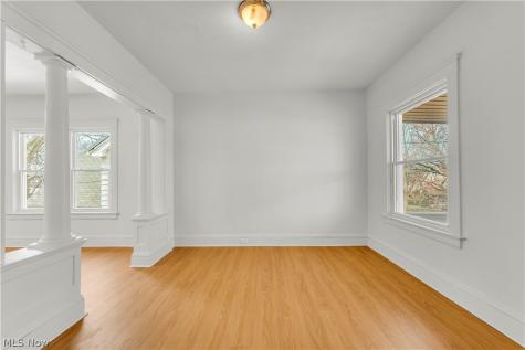 8906 Jeffries Avenue Cleveland OH 44105