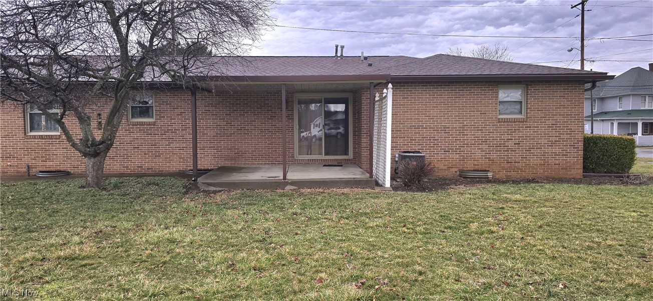 79 2nd Street Frazeysburg OH 43822
