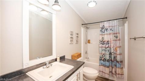 5719 N Richmond Road Pierpont OH 44082