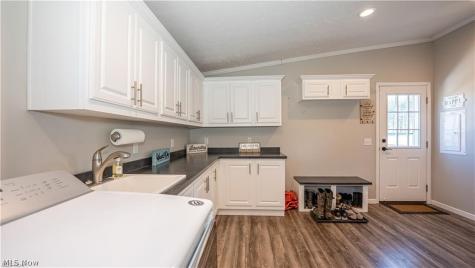 5719 N Richmond Road Pierpont OH 44082