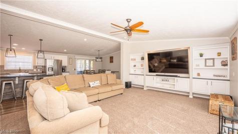 5719 N Richmond Road Pierpont OH 44082