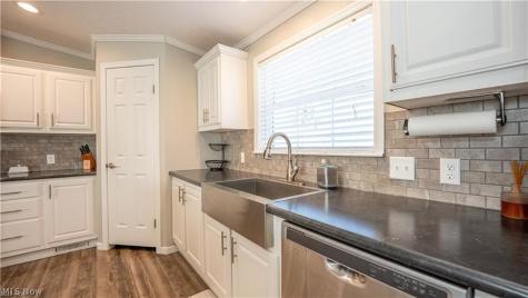 5719 N Richmond Road Pierpont OH 44082