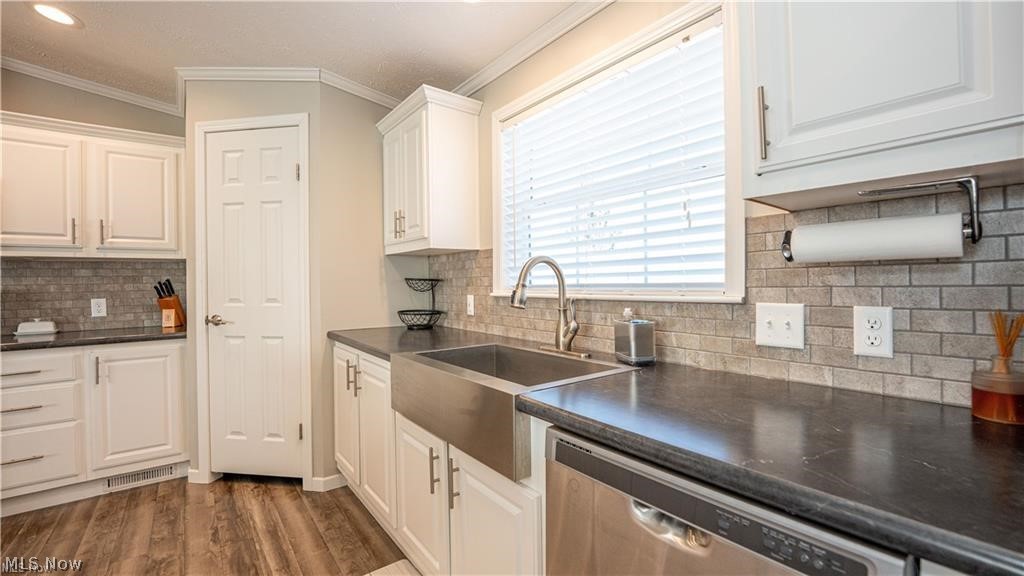 5719 N Richmond Road Pierpont OH 44082
