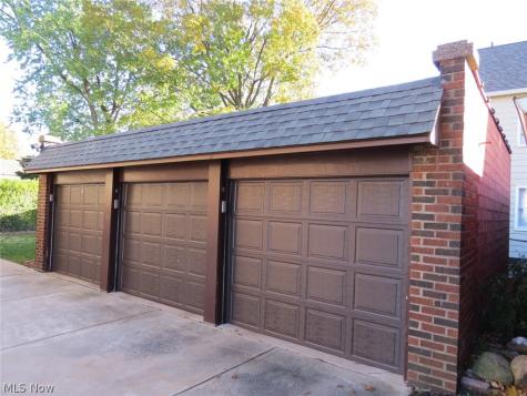 13513 Clifton Boulevard Lakewood OH 44107