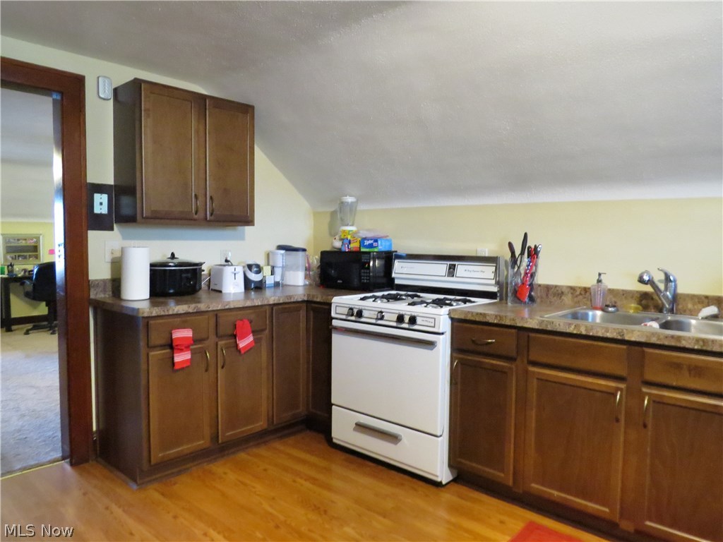 13513 Clifton Boulevard Lakewood OH 44107