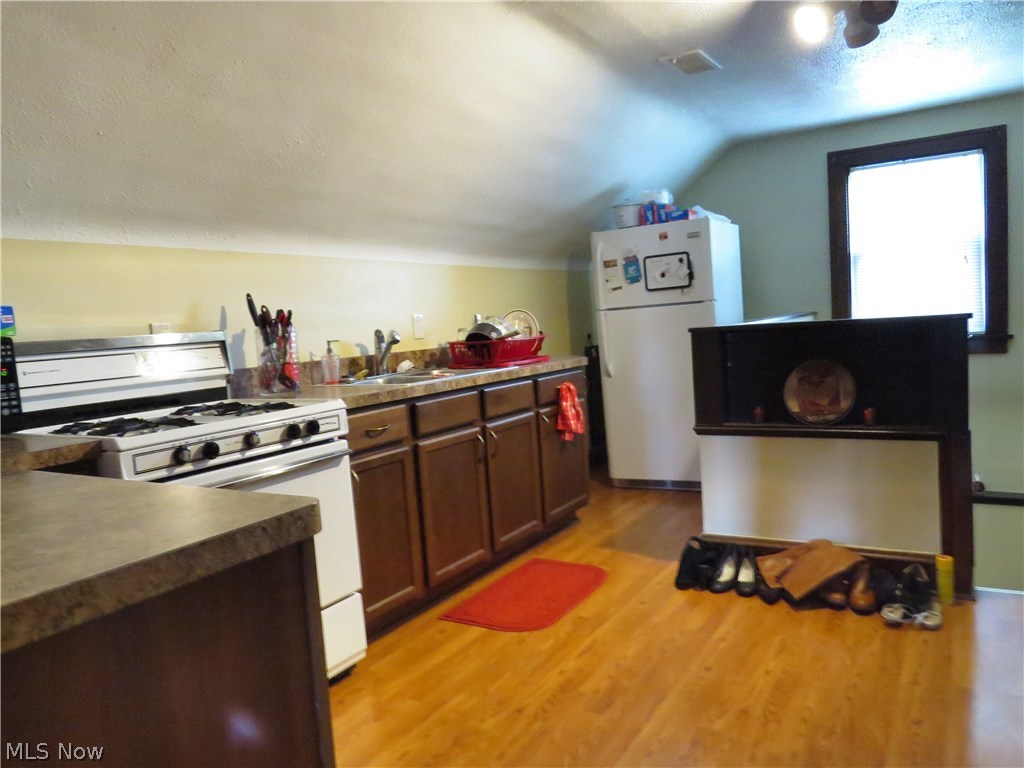 13513 Clifton Boulevard Lakewood OH 44107