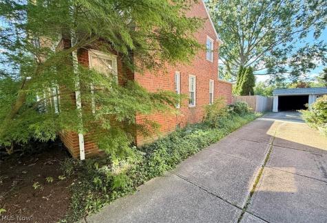 2446 Loyola Road University Heights OH 44118