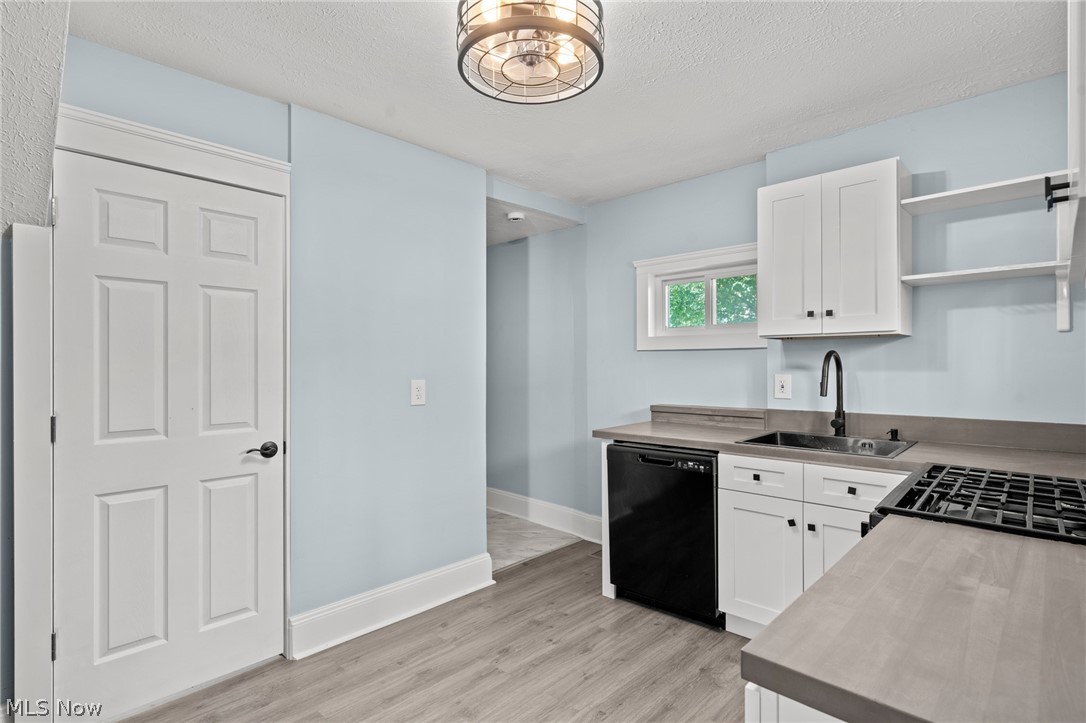 1424 Starkweather Avenue Cleveland OH 44113