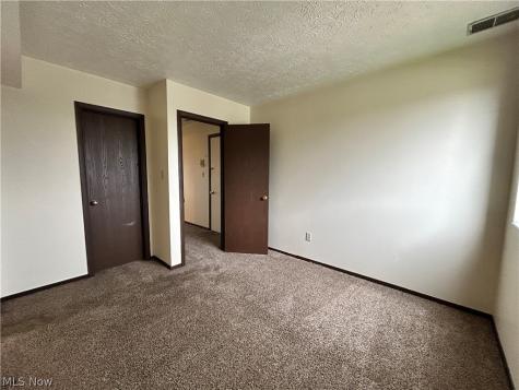 623 Lovers Lane Steubenville OH 43953