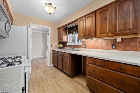 4960 W Park North Olmsted OH 44070