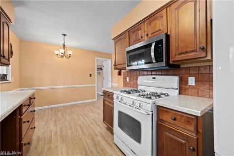 4960 W Park North Olmsted OH 44070