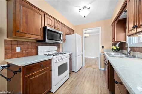 4960 W Park North Olmsted OH 44070