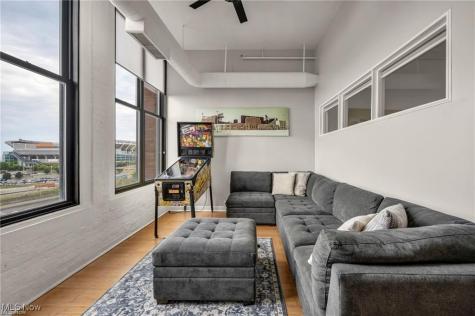 1133 W 9th Street Cleveland OH 44113