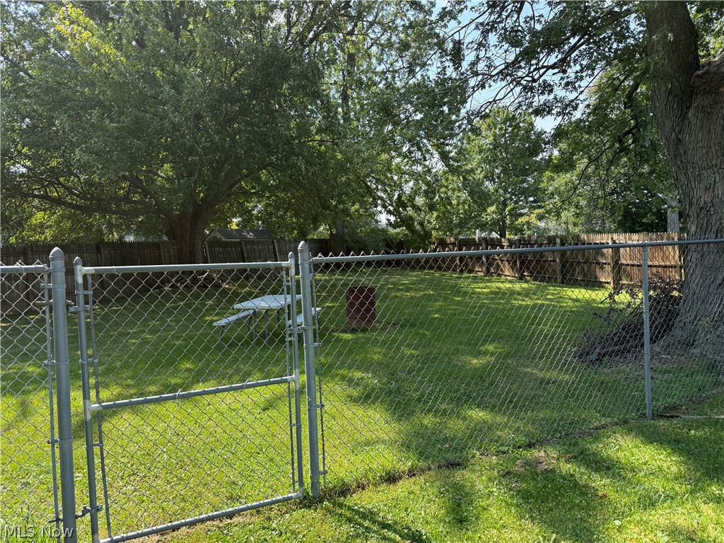 12922 Fountain Court Strongsville OH 44136