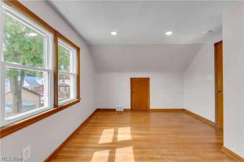 6911 Farnsworth Drive Parma OH 44129