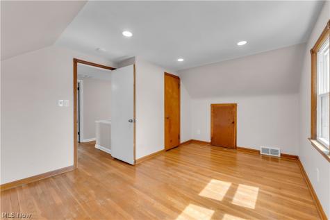 6911 Farnsworth Drive Parma OH 44129