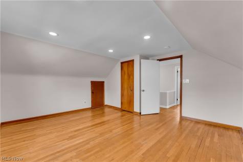 6911 Farnsworth Drive Parma OH 44129