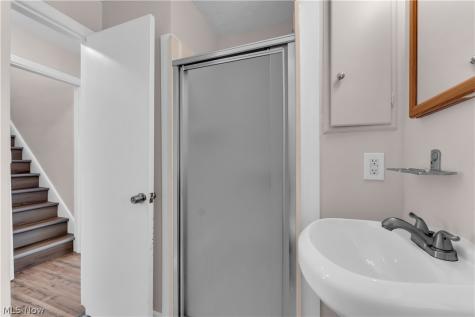 6911 Farnsworth Drive Parma OH 44129