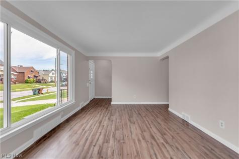 6911 Farnsworth Drive Parma OH 44129