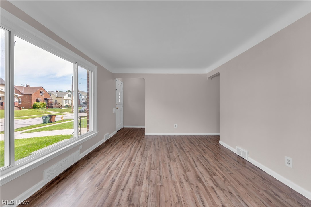 6911 Farnsworth Drive Parma OH 44129