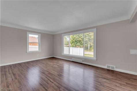 6911 Farnsworth Drive Parma OH 44129
