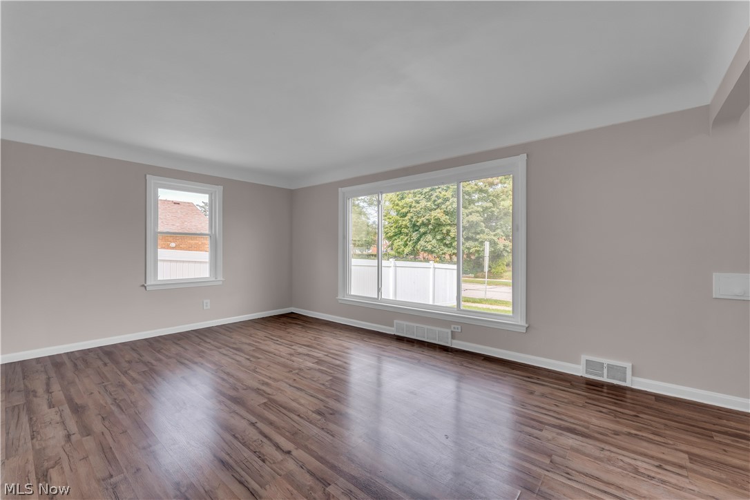 6911 Farnsworth Drive Parma OH 44129