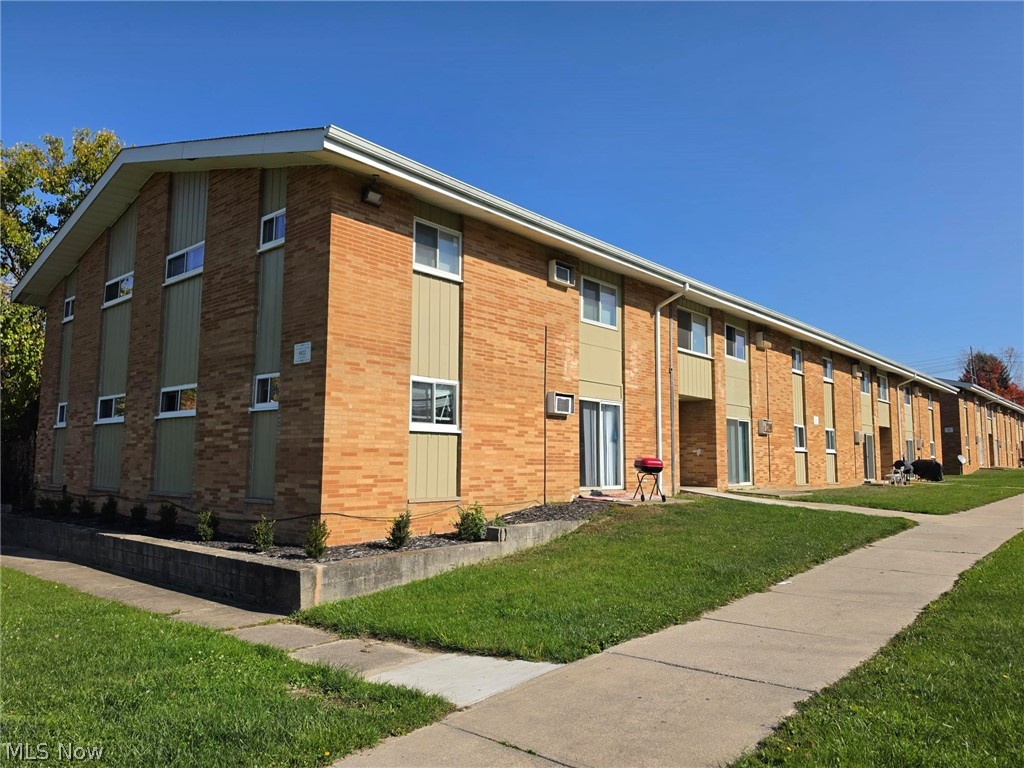 4822 Lee Road Cleveland OH 44128