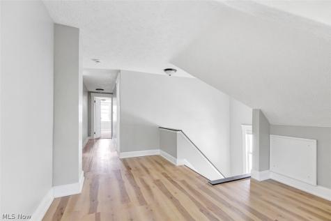 9807 Parkgate Avenue Cleveland OH 44108