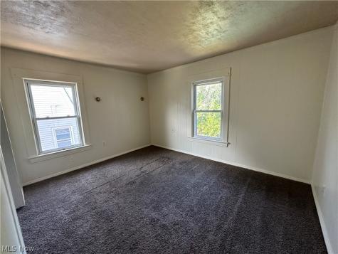 110 Halls Heights Avenue Youngstown OH 44509