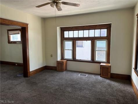 110 Halls Heights Avenue Youngstown OH 44509