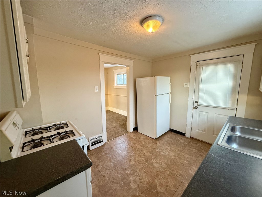 2157 10th Street SW Akron OH 44314