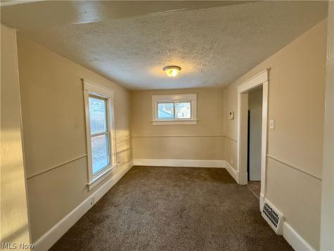 2157 10th Street SW Akron OH 44314