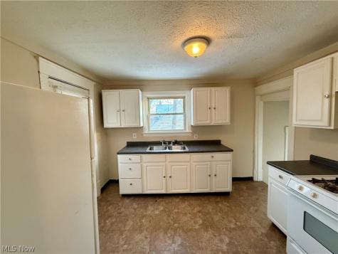 2157 10th Street SW Akron OH 44314