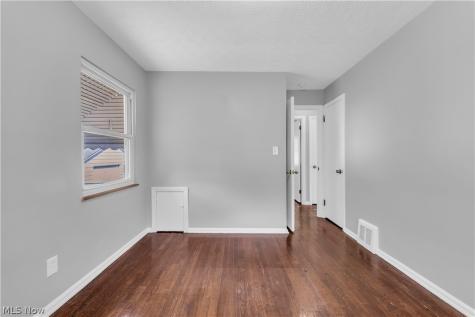 4992 Claremont Boulevard Garfield Heights OH 44125