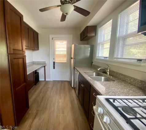 179 Oakdale Avenue Akron OH 44302