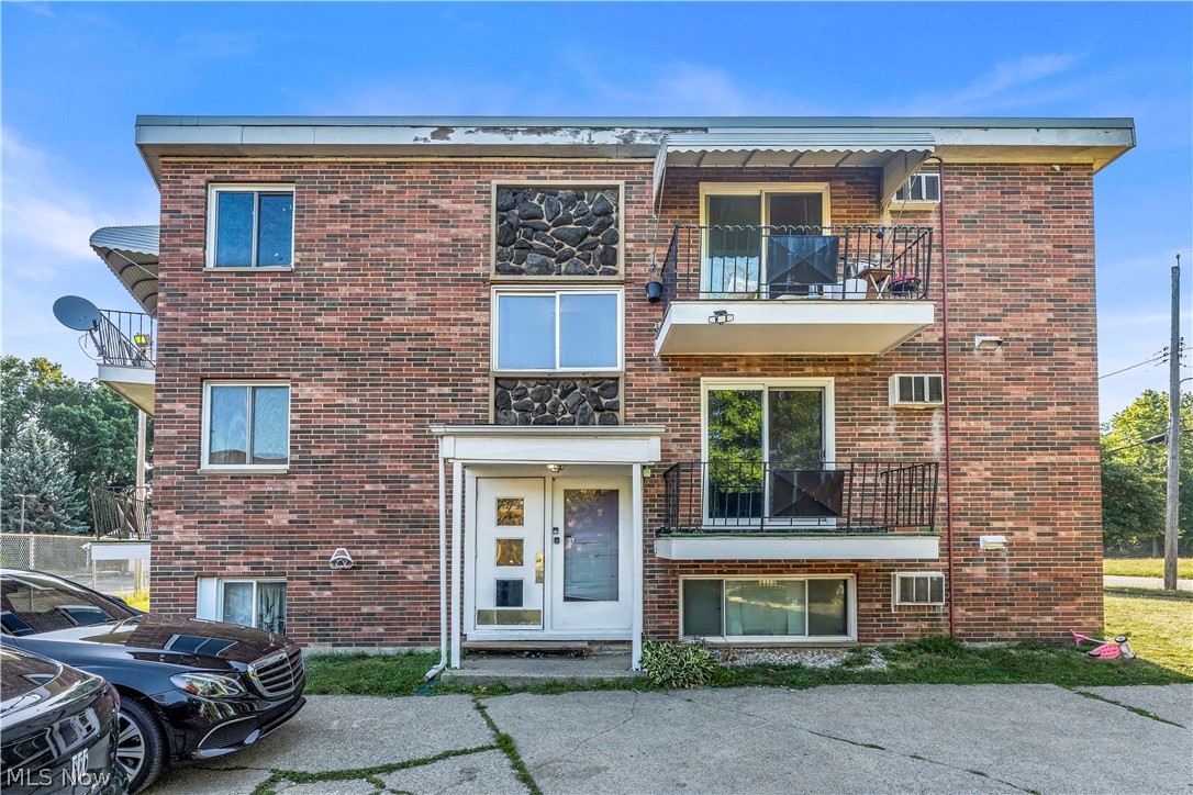 18809 Bella Drive Cleveland OH 44119