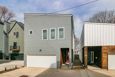2469 Tremont Avenue Cleveland OH 44113