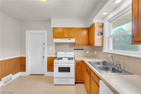 93 Ellenwood Avenue Bedford OH 44146