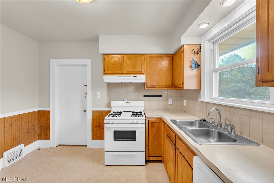 93 Ellenwood Avenue Bedford OH 44146