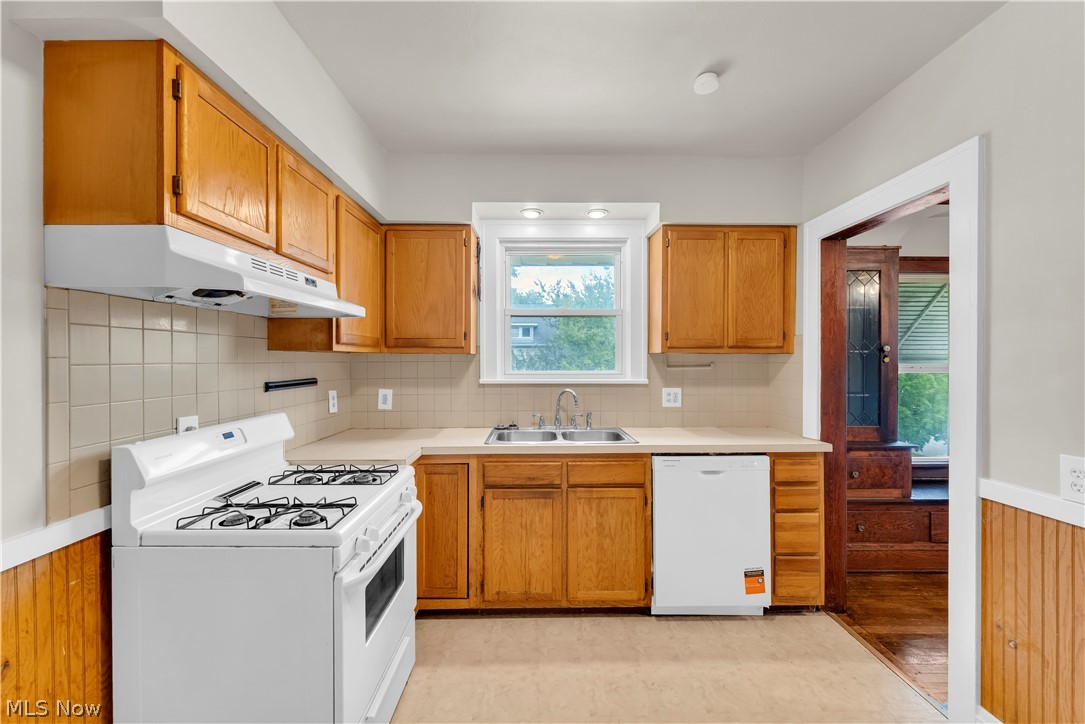 93 Ellenwood Avenue Bedford OH 44146