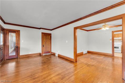 93 Ellenwood Avenue Bedford OH 44146