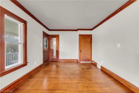 93 Ellenwood Avenue Bedford OH 44146