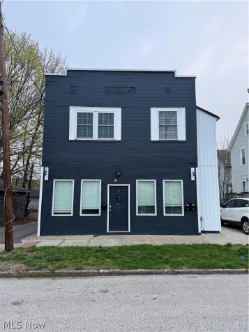 667 W Park Avenue Barberton OH 44203