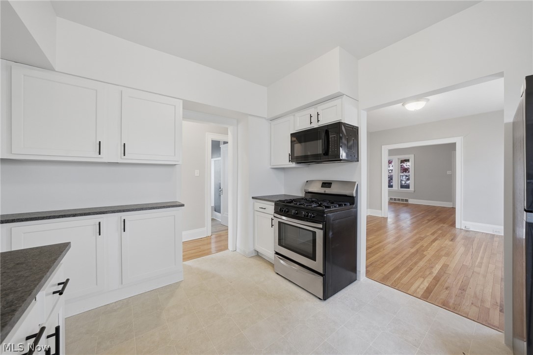 2058 Wascana Avenue Lakewood OH 44107