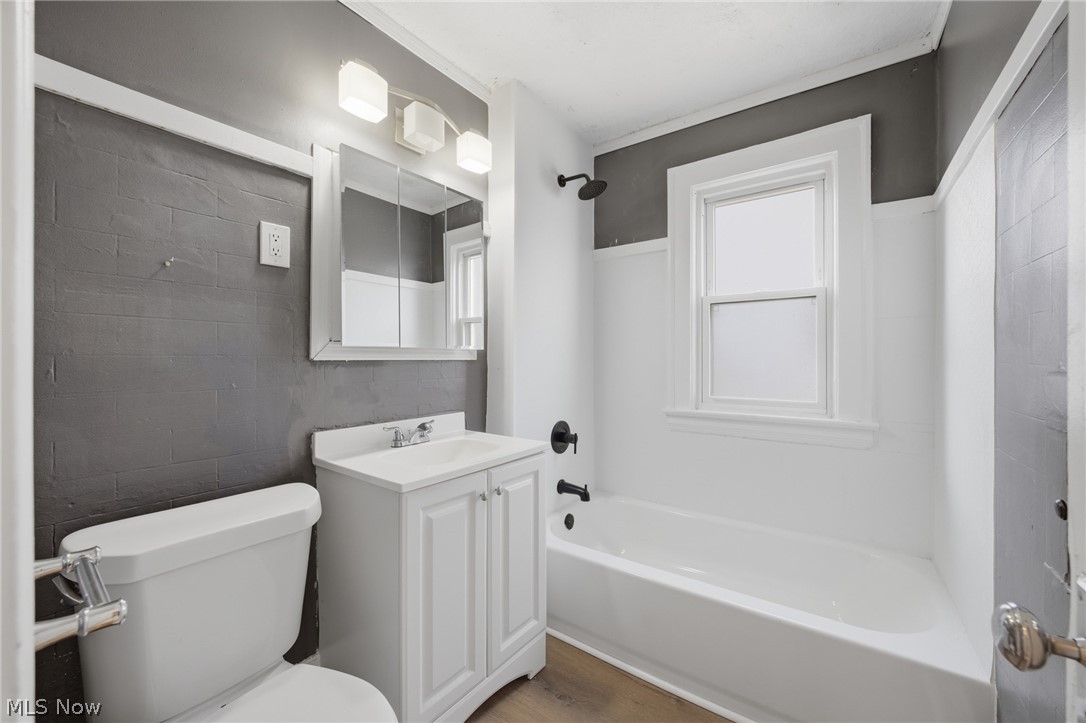 2058 Wascana Avenue Lakewood OH 44107