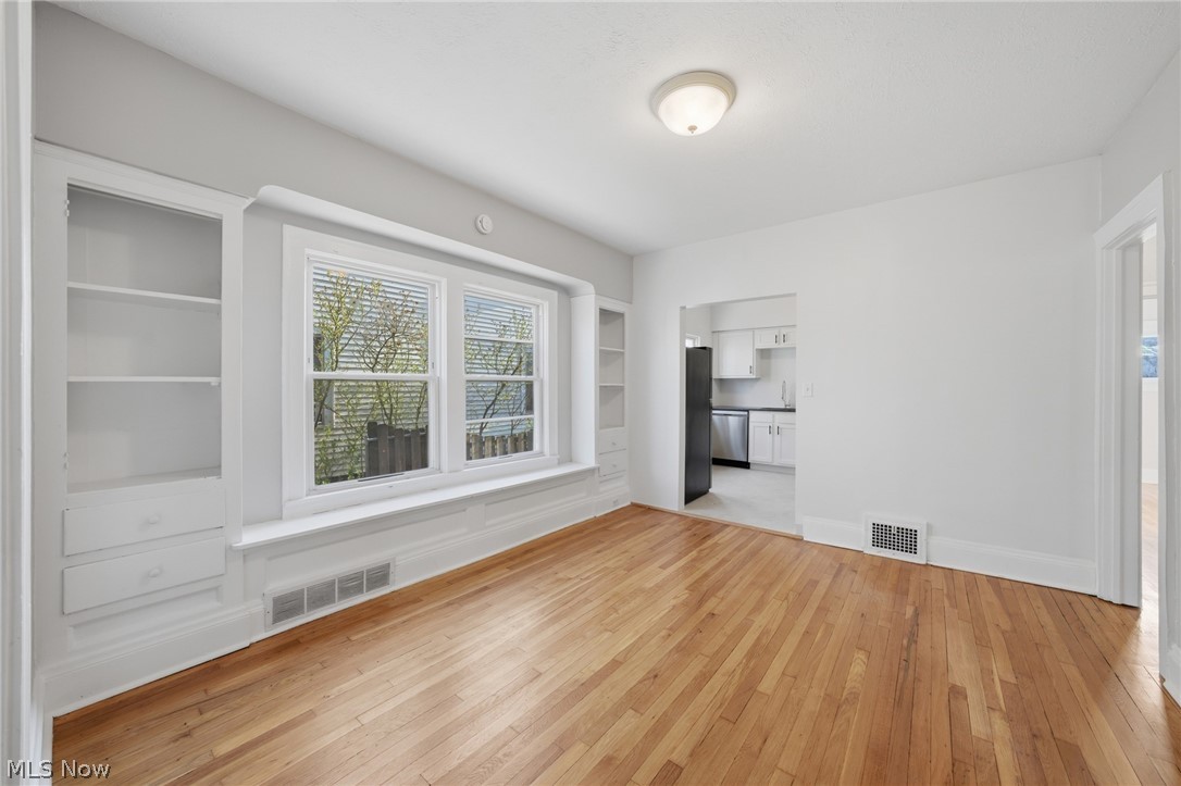 2058 Wascana Avenue Lakewood OH 44107