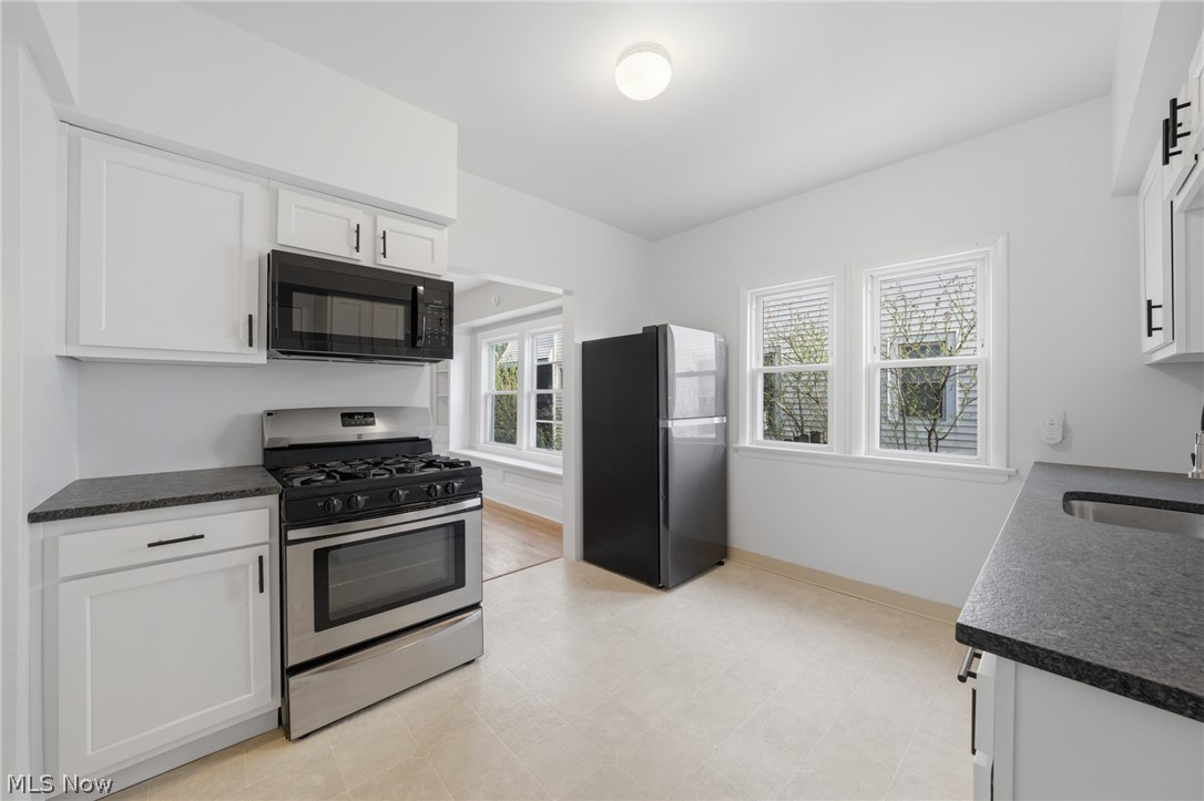 2058 Wascana Avenue Lakewood OH 44107