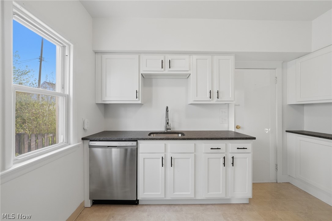 2058 Wascana Avenue Lakewood OH 44107